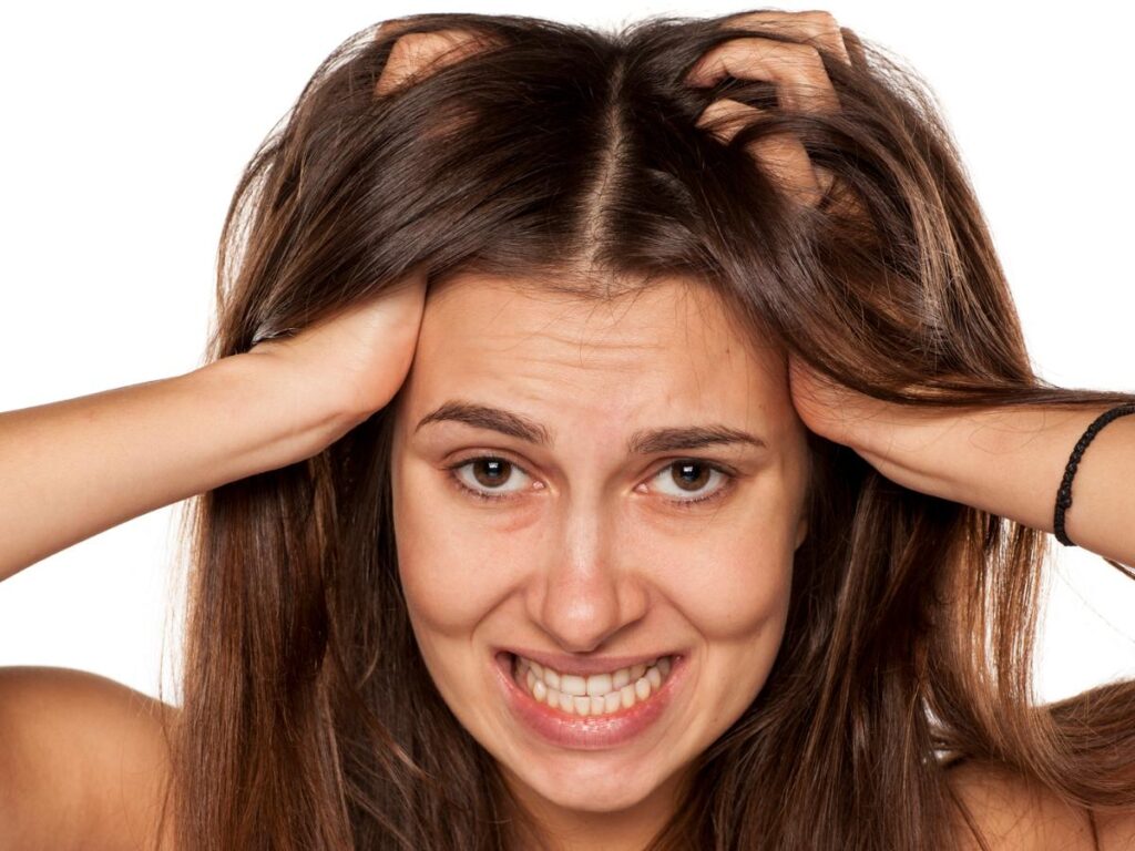 5 Best Remedies To Treat Dry Scalp