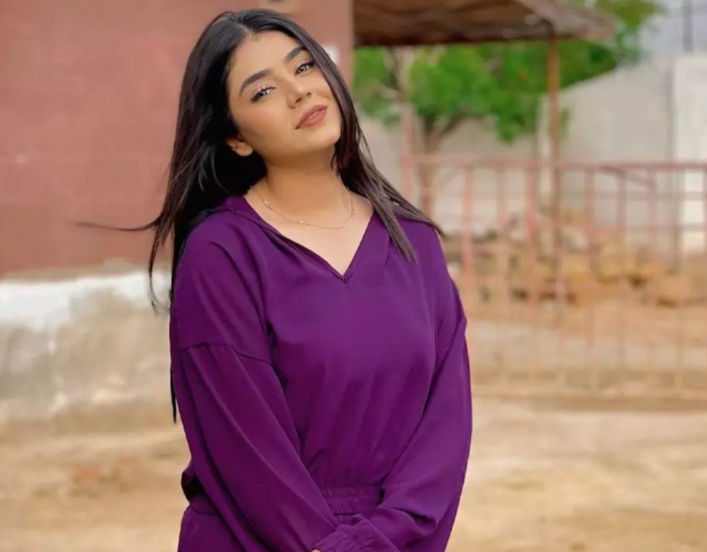 Areeqa Haq Purple Dress Video : Viral Leaked Video Scandal